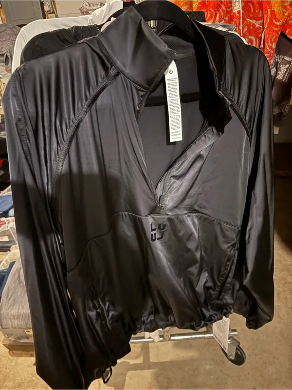Nwt Lululemon stretch satin flocked training jacket black size small - Image 7