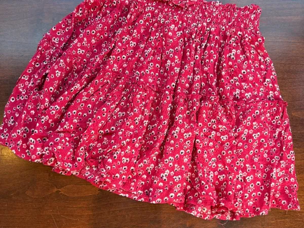 Princess Polly red floral tiered mini skirt ruffles Size 4 / Small - Image 4