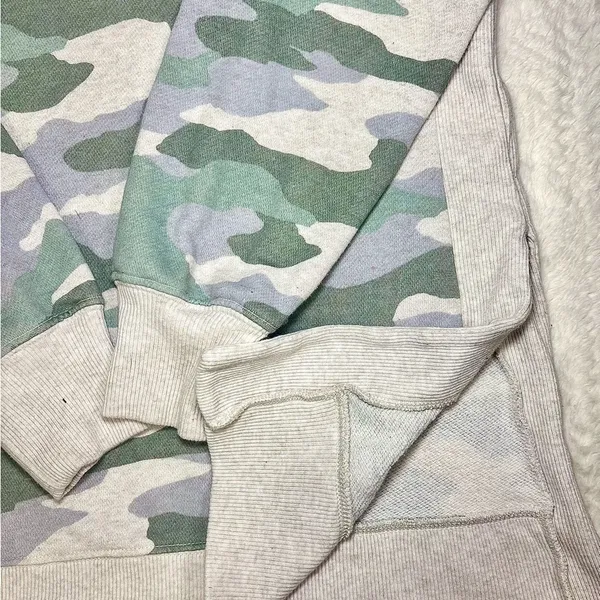 Aerie Camouflage Crew Neck Sweater Green and Gray size M - Image 3