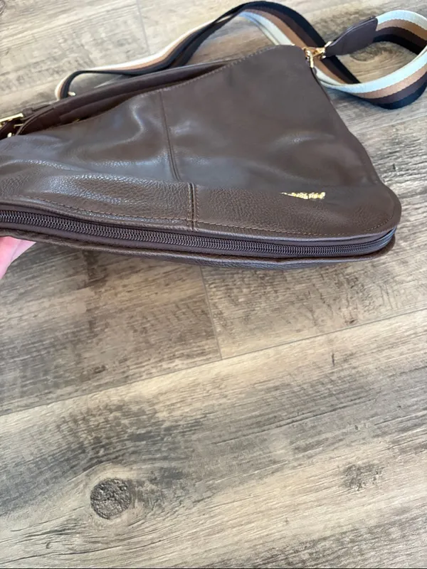 Wrangler Vintage Leather Hobo Bag - Image 8