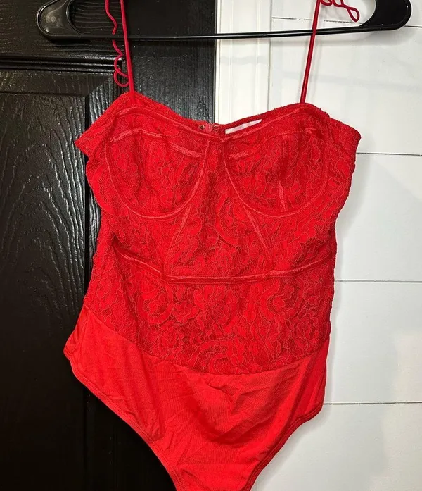 Superdown red lace bodysuit - Image 4