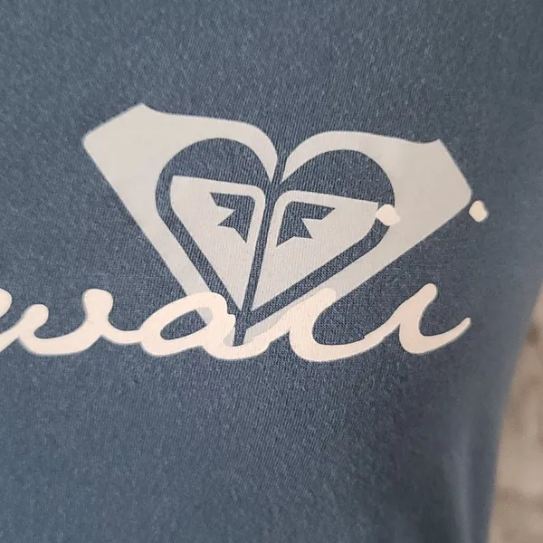 Roxy Hawaii graphic tee size medium - Image 2