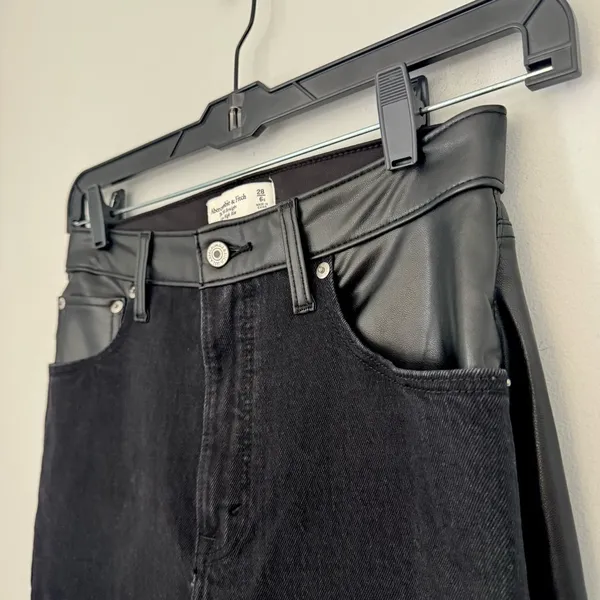 Abercrombie & Fitch Mixed Fabric Ultra High Rise Ankle Straight Jean - Image 6
