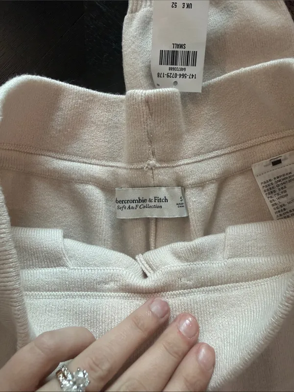 Abercrombie & Fitch Cream Fleece Jogger Pants - Image 2