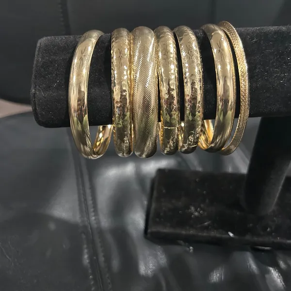 Elegant Gold Fashion Bangle Bracelet Set of 7 - Image 3
