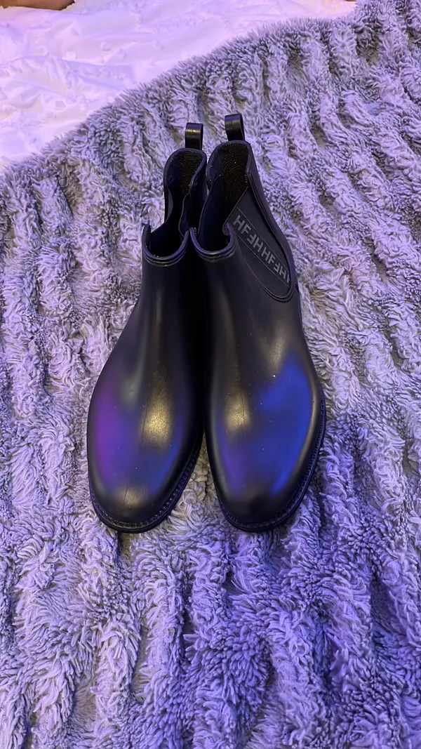 Rain boots Size 8 - Image 4
