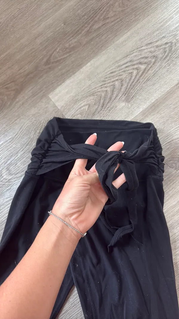 Black Lululemon leggings - Image 2