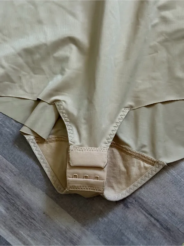SPANX ASSETS Nude Shapewear Bodysuit Molded Cups Convertible Straps XL - Image 3