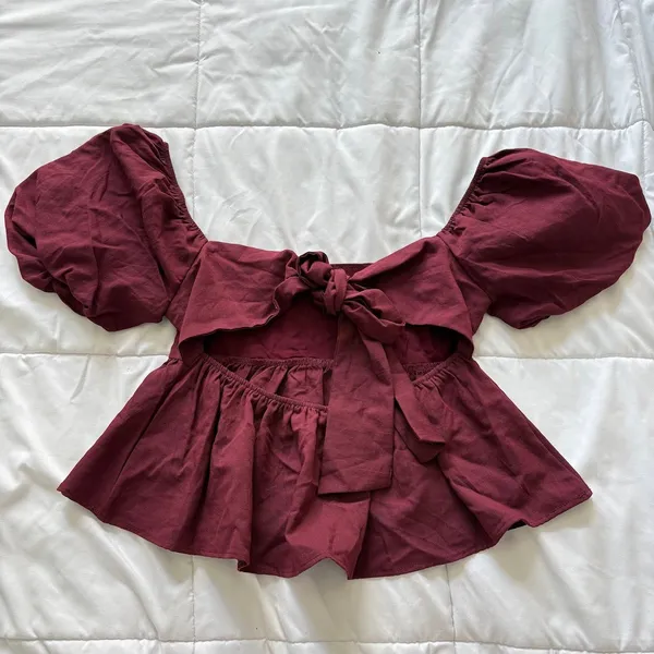 Francesca's Mi‎ Ami Burgundy Puff Sleeve Peplum Tie Back Top Medium Feminine - Image 5