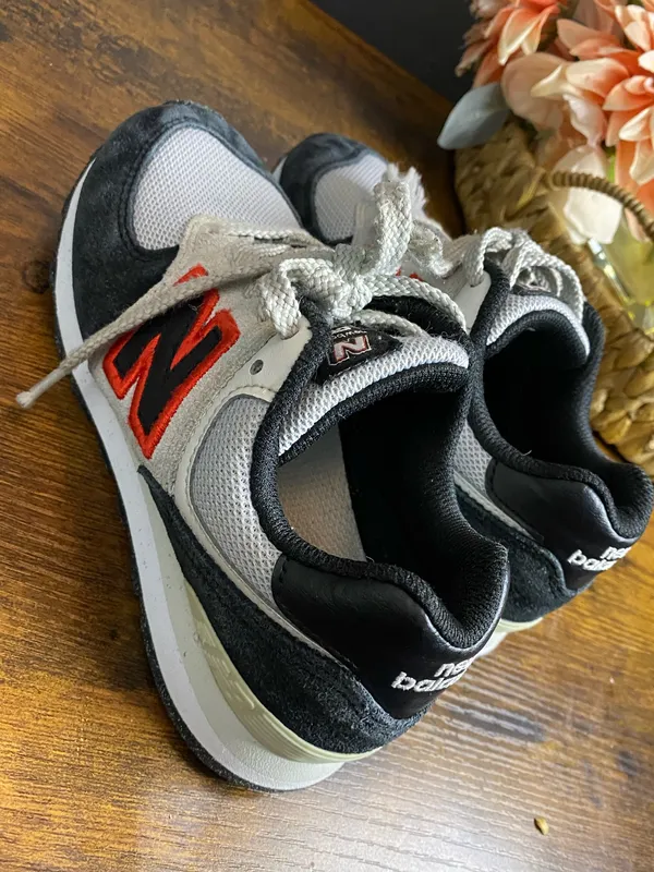 New Balance 574 Classic Gray Black Red Boys Size 2 - Image 4