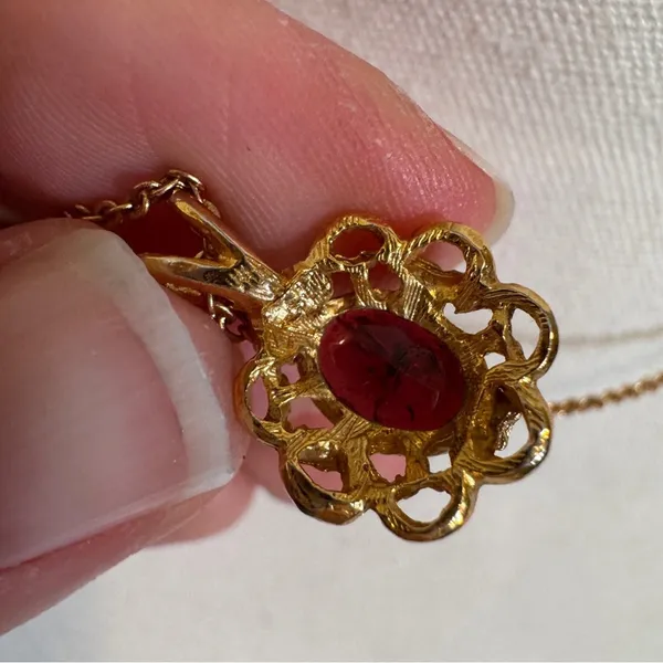 Vintage Gold Tone Faux Ruby Rhinestone Necklace Womens Costume Jewelry - Image 2