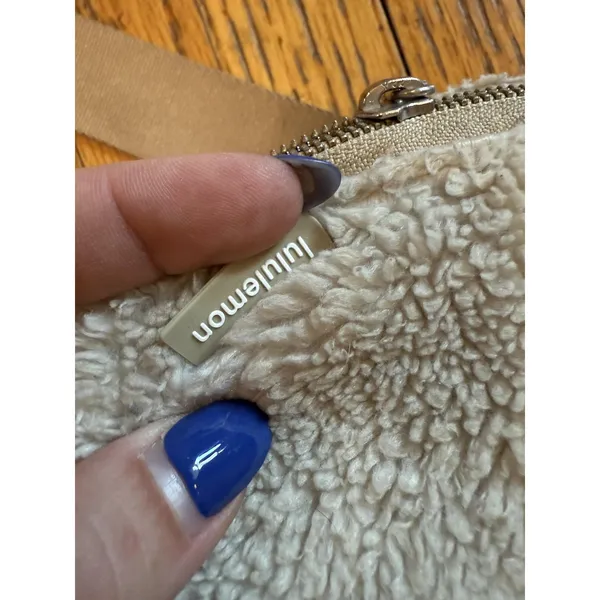 Lululemon Everywhere Belt Bag One Size Beige Fleece Sherpa Crossbody Sling Zip - Image 7