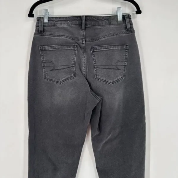 American Eagle Charcoal Gray Super Hi Rise Mom‎ Jeans Size 4 - Image 4
