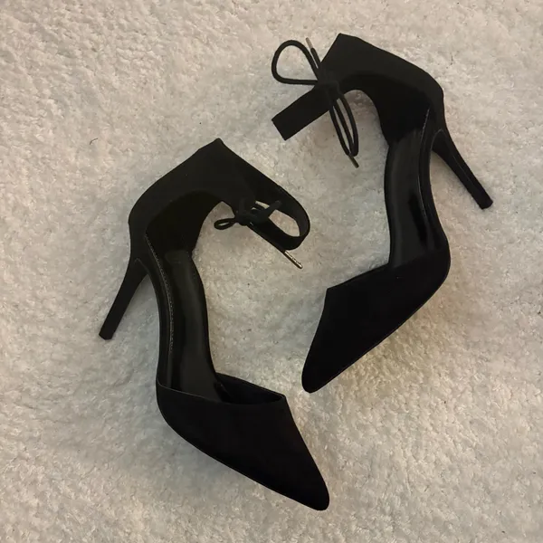 NWOT Forever 21 black ankle strap tie pointed heels. Size 8. - Image 2