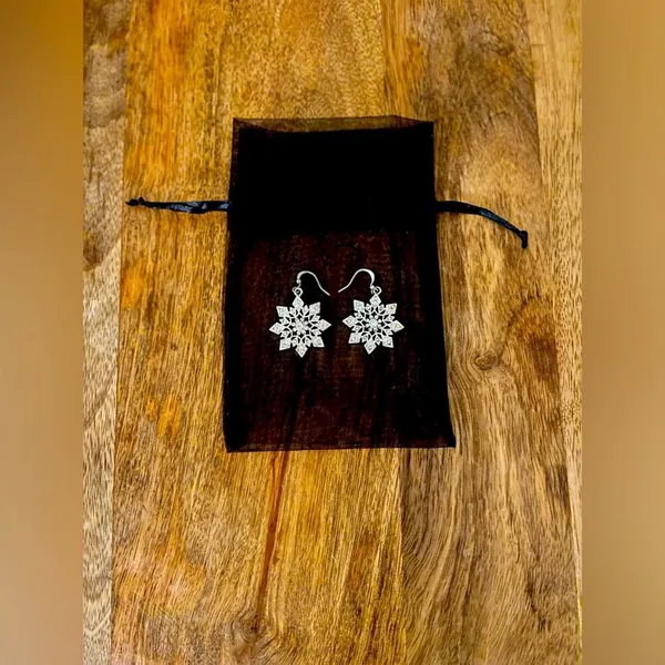 Snowflake Silver Earrings - Image 5