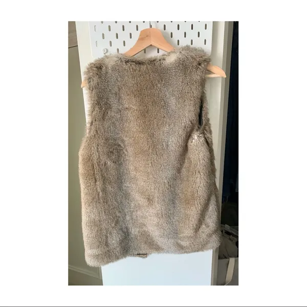 fur vest - Image 2