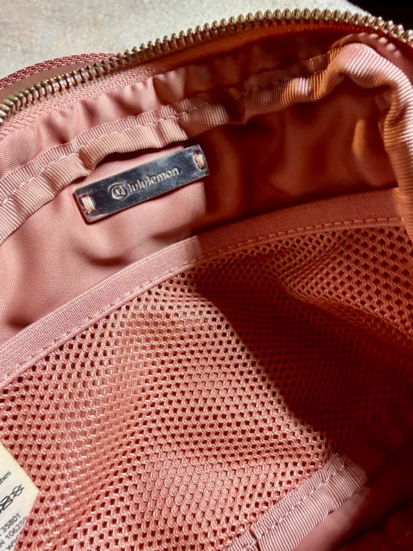 Lululemon Everywhere Belt Pink Pastel 1L Bag Crossbody - Image 3