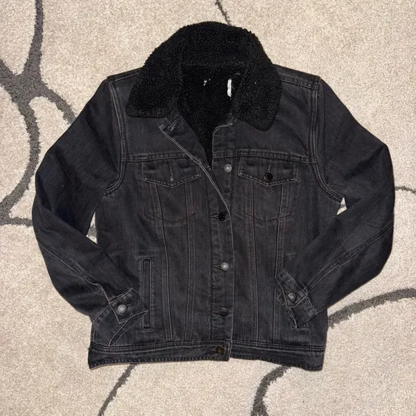 Old Navy Black Sherpa-Lined Black Denim Jacket - Image 3