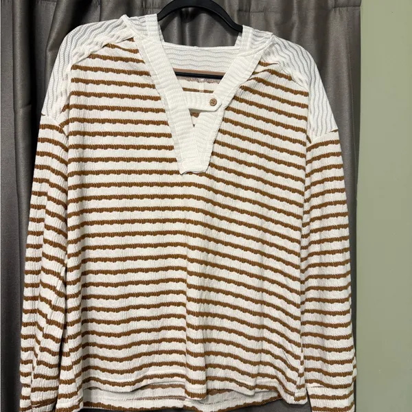 NWT Striped V-Neck Women's Hooded Long Sleeve Top - Image 2