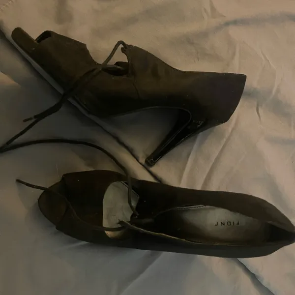 FIONI Clothing Elegant Black Lace-Up Heels - Image 2