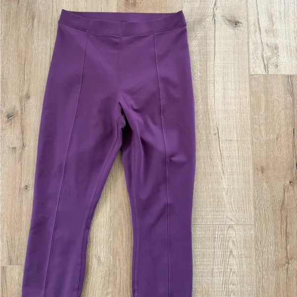 Alo Yoga Airlift Suit Up Stirrup Leggings in a gorgeous plum purple shade - Image 3
