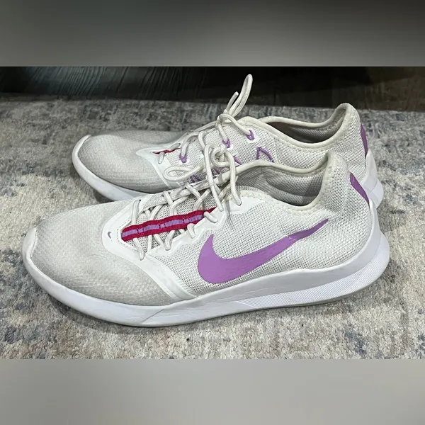 FINAL PRICE Nike Women's White and Purple Athletic Shoes - Image 4