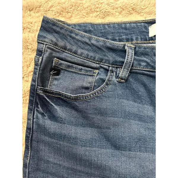 KanCan medium wash high-rise button fly cropped jeans Size 31 - Image 3