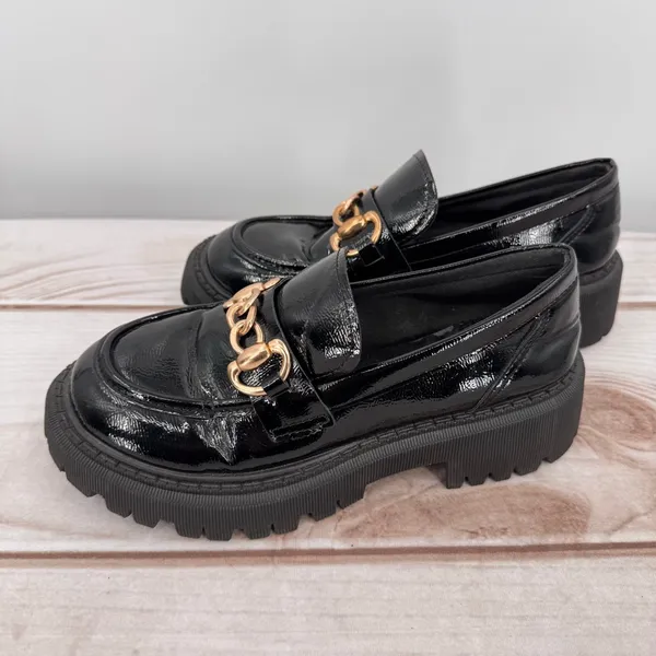 Black Patent Faux Leather Lug Sole Platform Loafers Y2K Inspired Gold Chain 6.5 - Image 4