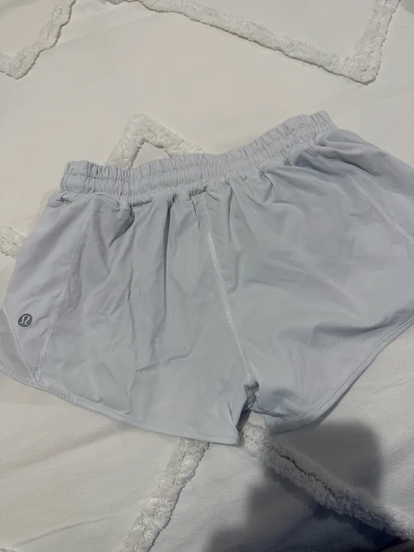 Lululemon Shorts Hotty Hot 2.5" Low-Rise - Image 2