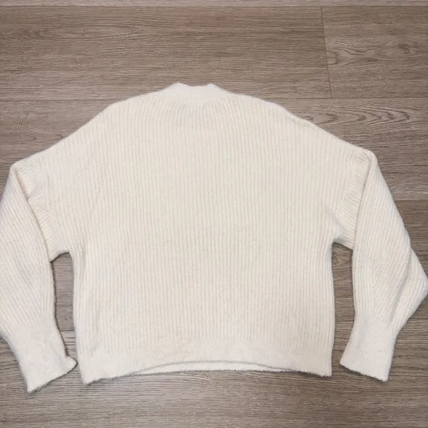 Love Tree Boutique Women's Ivory Sweater Size Medium - Image 4