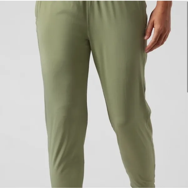 Athleta run with it safe Olive Green Women's Jogger Pants size large no flaws - Image 2