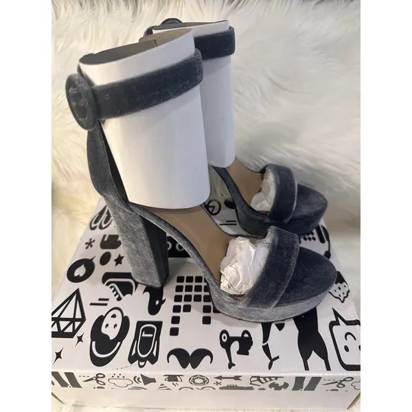 Bamboo size 8‎ Velvet Gray Ankle Strap Platform High Heels Y2K Chunky Heels - Image 3