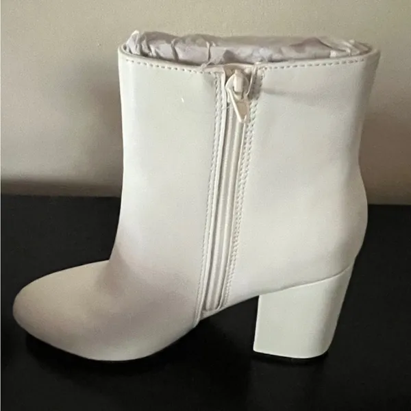 Madden Girl White Chunk Heel Round Toe Pointed Boots Size 7.5 - Image 8