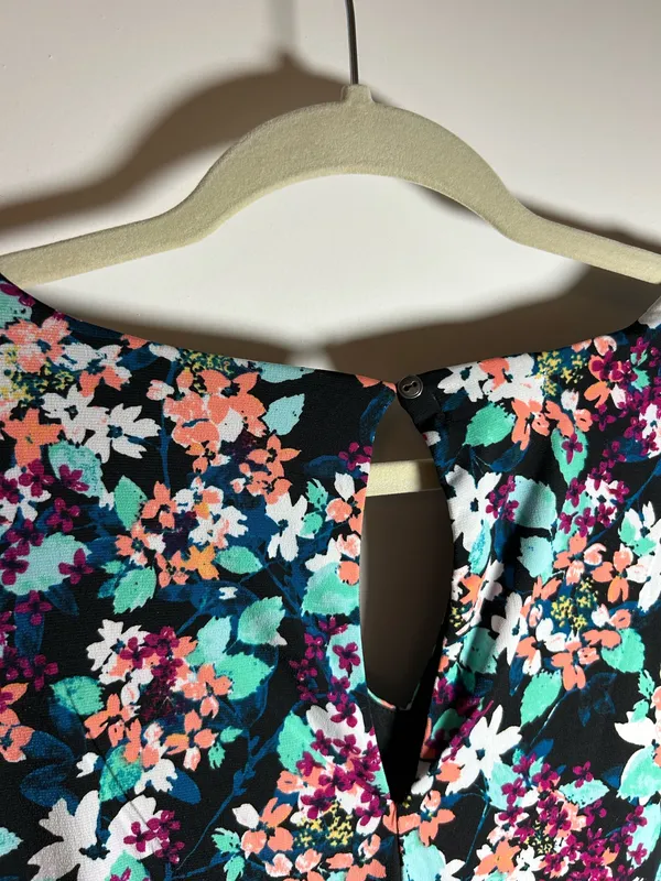 2X Plus size mid-length dress - Image 9