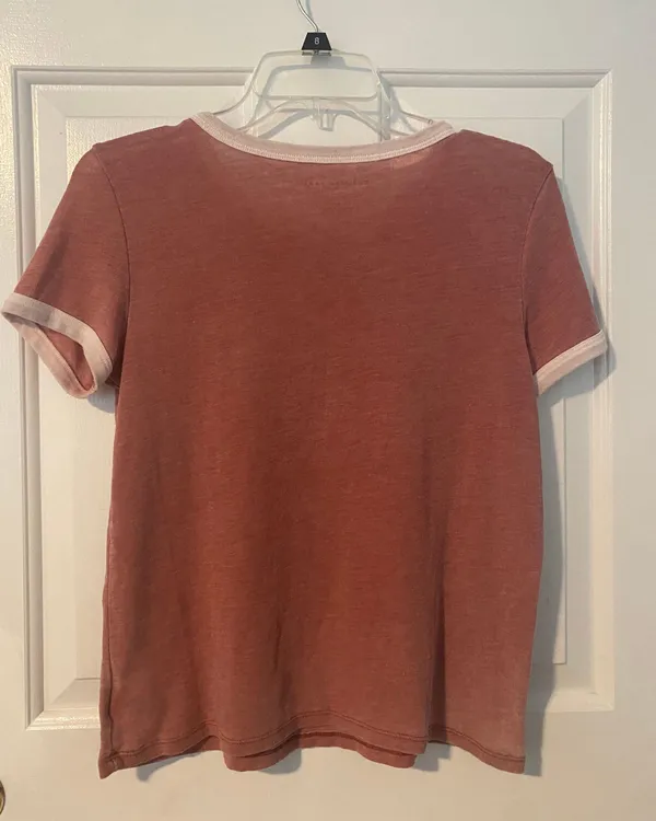American Eagle Pink T-shirt - Image 2