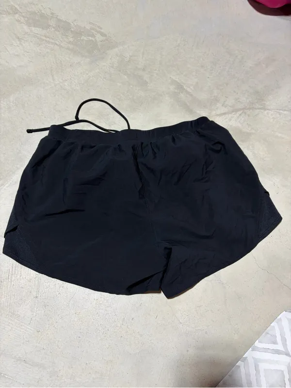 Under Armour Black Women’s Athletic Running Shorts loose medium - Image 6