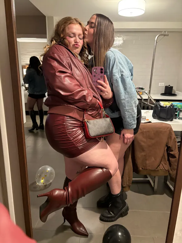 Amazon knee high maroon leather boots - Image 3