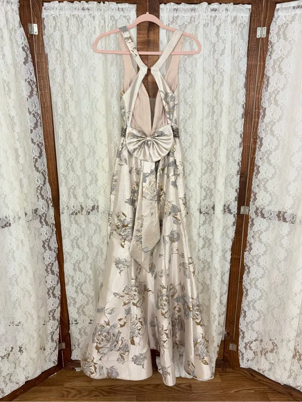 Stunning Bicici & Coty Metallic Brocade Prom Gown - Image 4