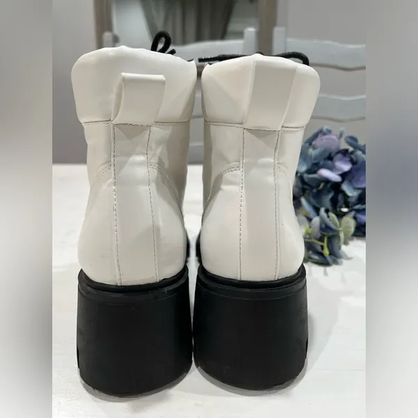 Forever 21 white‎ faux leather with black laces boots size 8 - Image 4