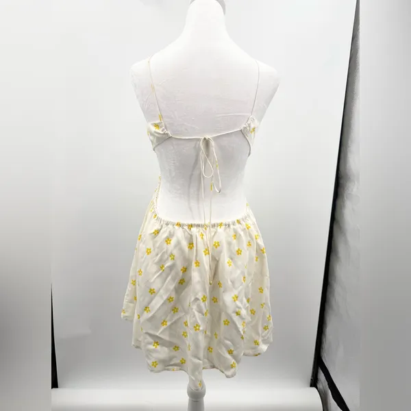 For‎ Love And Lemons NWT White/Yellow Flowers Kyra Mini Dress Size Medium - Image 3