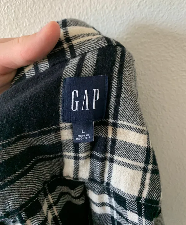 Gap Plaid Cardigan Flannel - Image 2