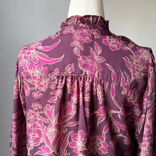 Everlane Evereve Plum Blouse with Pink Floral Print Size Small Relaxed Tie Neck top - Image 4