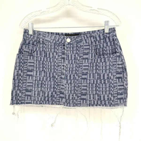 White Fox Denim Mini Skirt Womens M Blue Raw Hem Streetwear Y2K Baddie Boho Edgy - Image 4