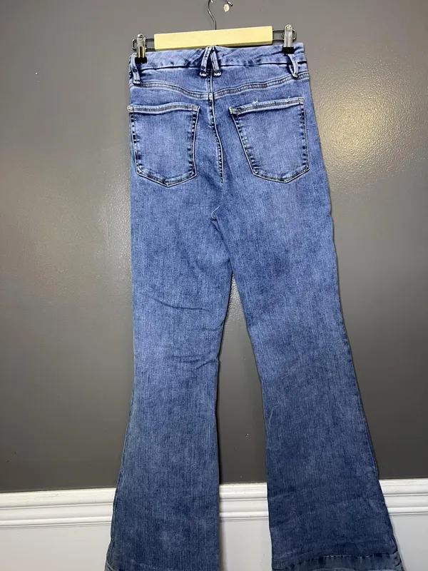 Good American Good Legs Flare Jeans Womens 6/28 Medium Wash Frayed Hem Denim - Image 4