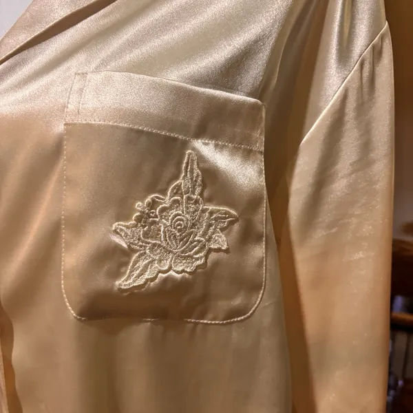 Victoria's Secret Satin Pajama Set Women's Medium Champagne Gold Long Sleeve Y2K - Image 5