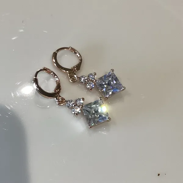 NWOT Hoop Crystal Earrings Gold - Image 4