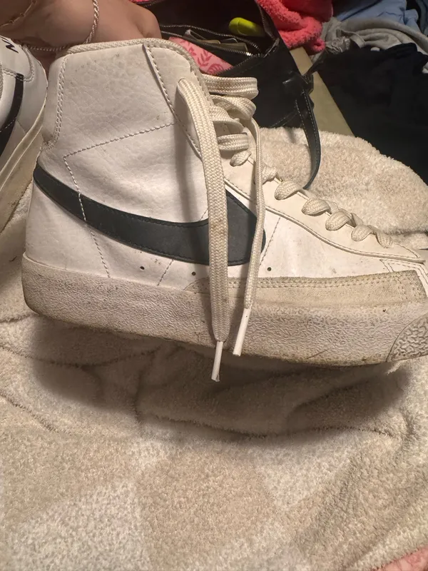 Nike Sneakers - Image 3