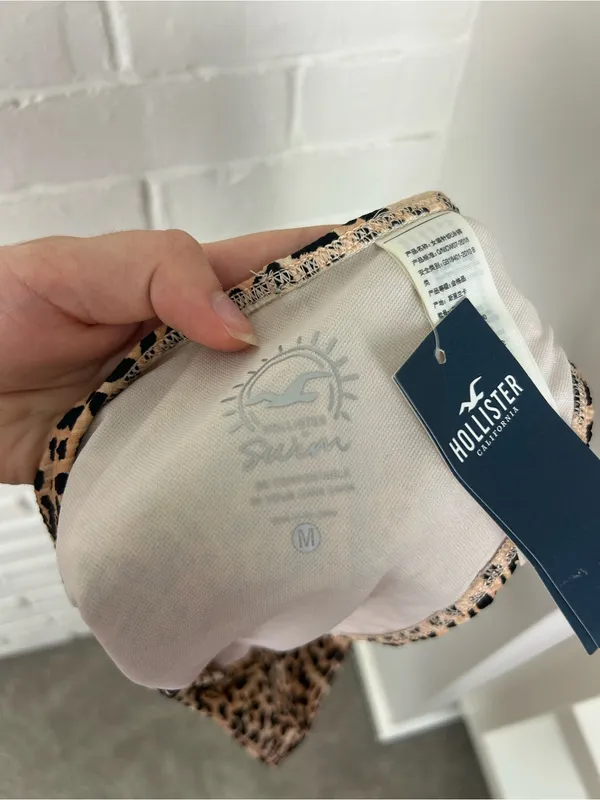 NWT Hollister Animal Print Cheeky Bikini Bottoms Size M - Image 2