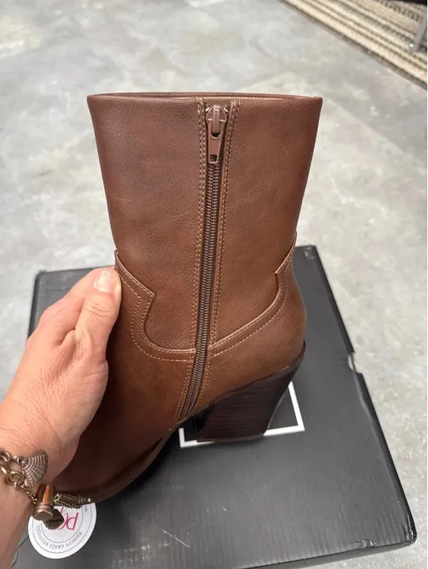 Women’s size 9 Shu Shop boots - Image 5