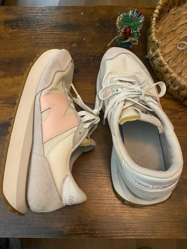 NEW BALANCE 237 size 9.5 US, Trainers In White And Pastel Pink Lace Up Sneaker - Image 5